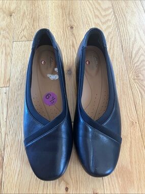 NWT Clarks Unstructured Black Leather Cross-Detail Slip-On Flats